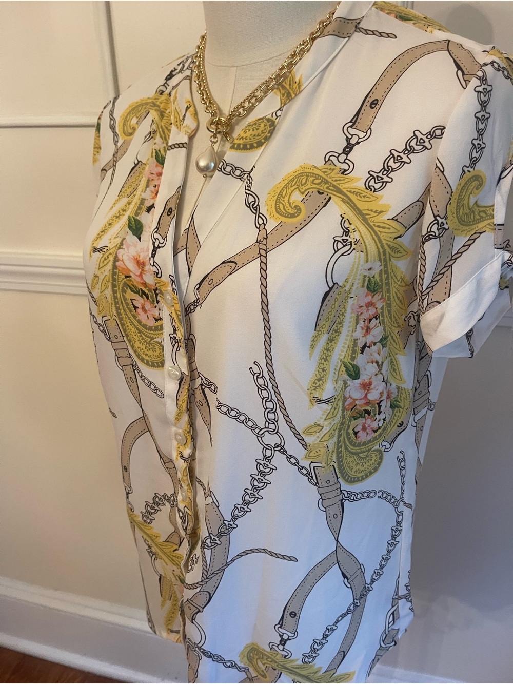 New York & Company White Short-Sleeve Button-Front Chain & Paisley Print Blouse